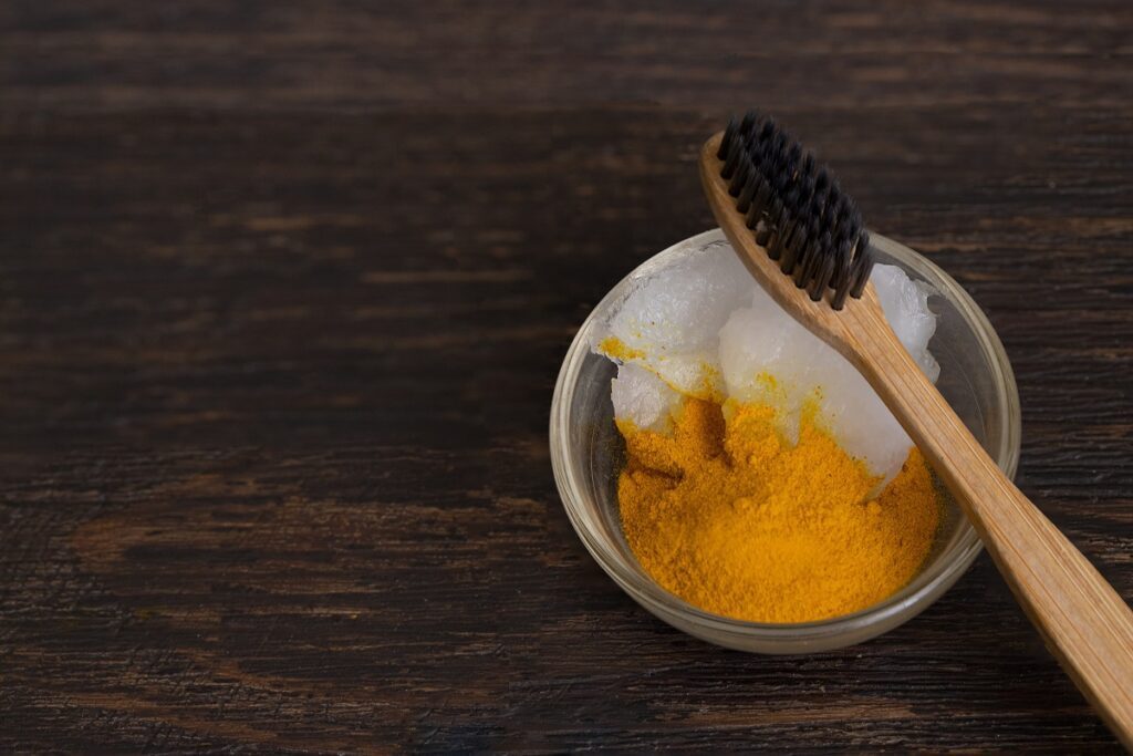 dentifrice au curcuma