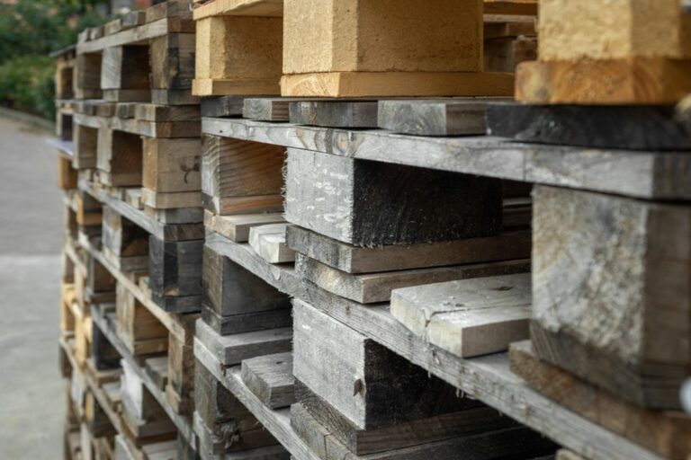 Où trouver des palettes en bois gratuites