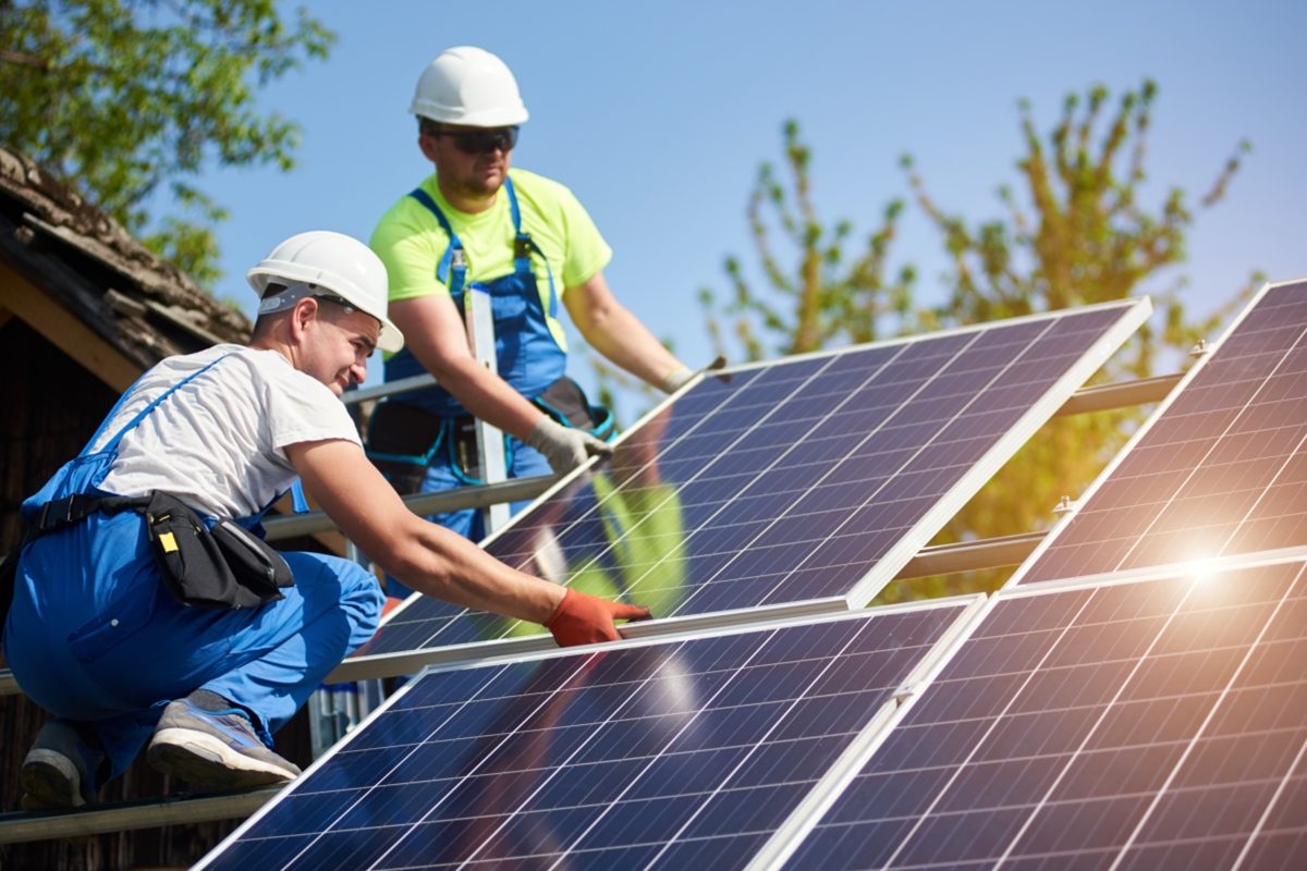 Où installer les panneaux solaires pour capter le plus d'énergie